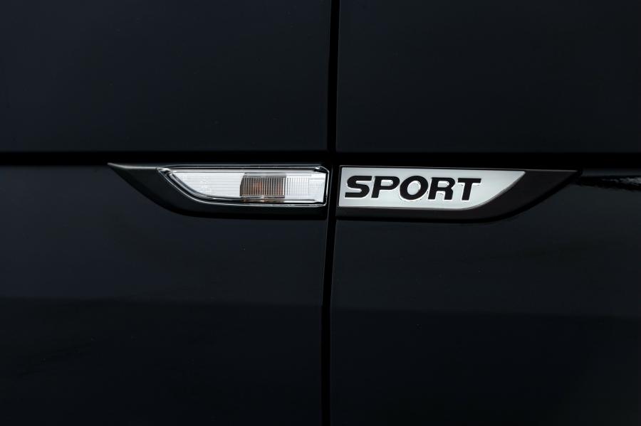 Детали экстерьера Volkswagen Transporter Sport Kombi (T6) 2018 года  (фото 2 из 4)